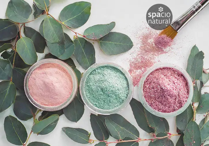 variedad de colores de micas en polvo spacionatural