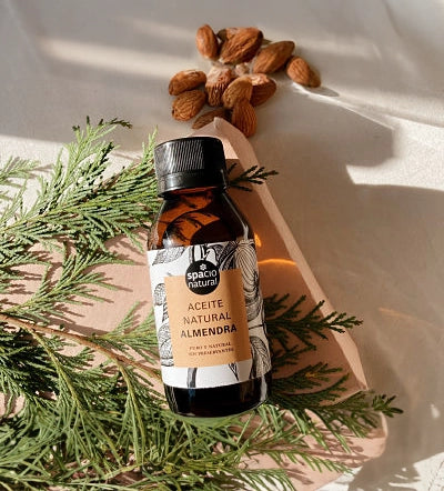 aceite de almendras destacado por sus propiedades vehiculares para aromaterapia