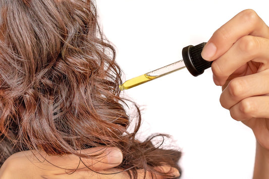 Aceite de Ricino para el cabello: 3 usos recomendados por Profesionales